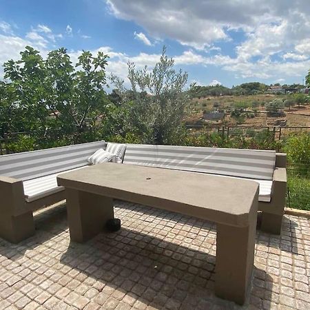 Summer House With A Pool Near Sea, Port & Airport Apartment Rafina  Bagian luar foto